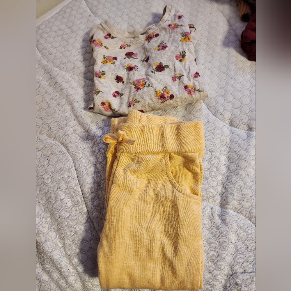 Two Piece Outfit - 4T